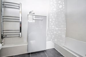 Shower room- click for photo gallery